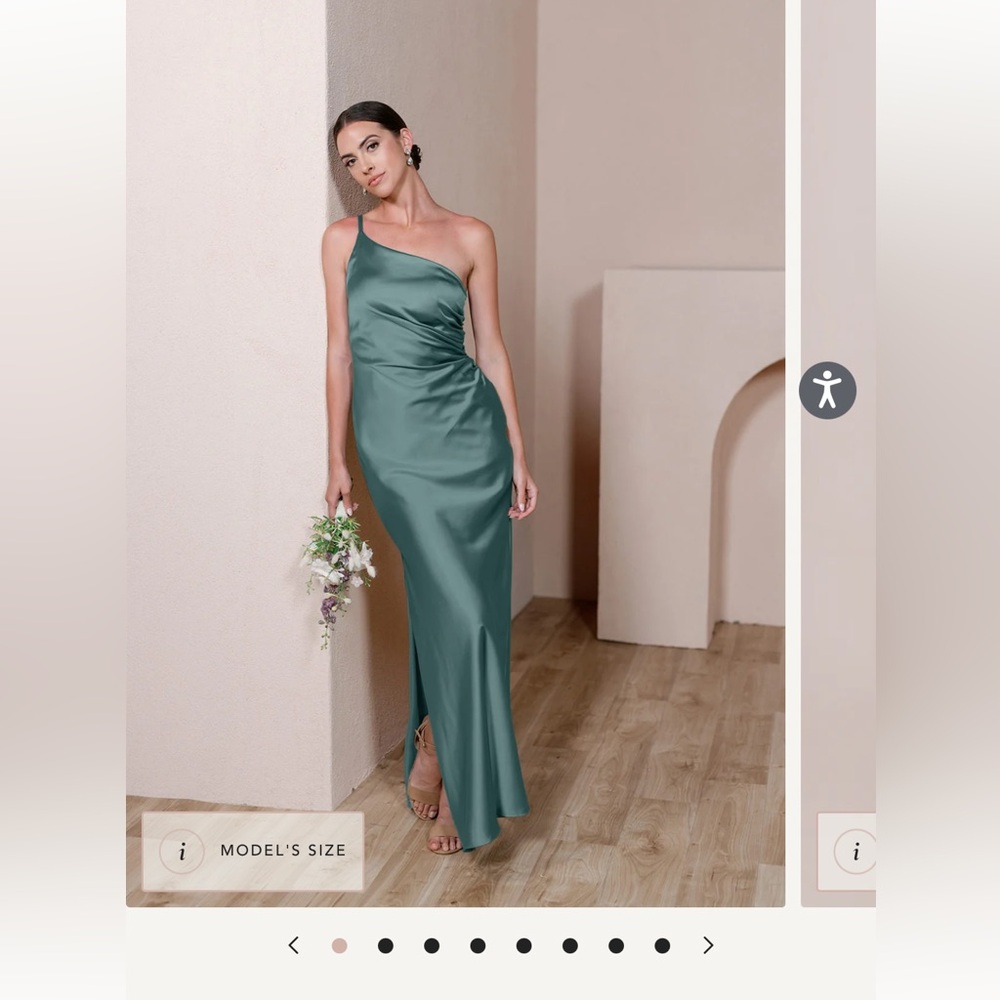 Revelry Jade Satin dress in Rosemary Size : 6